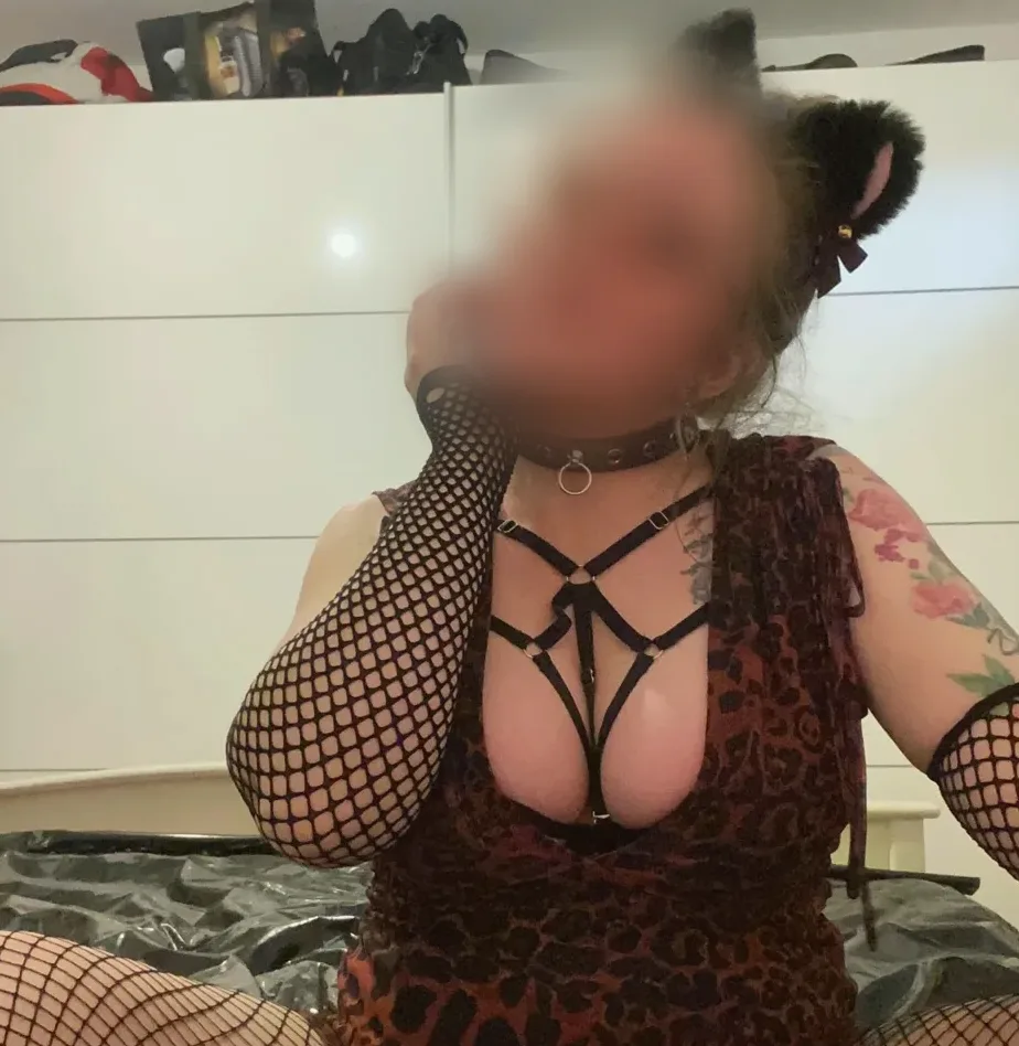 Andrea, 27