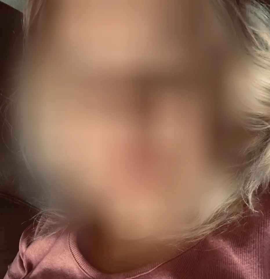 Dóra, 29