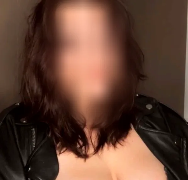 Fruzsina, 25