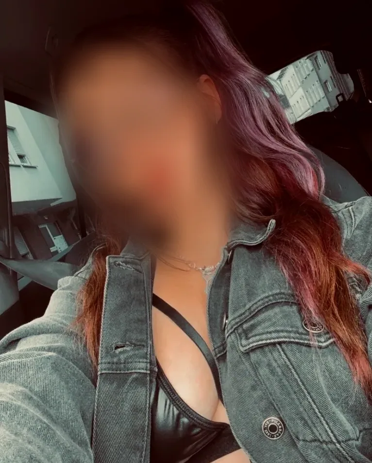 Gyöngyi, 27