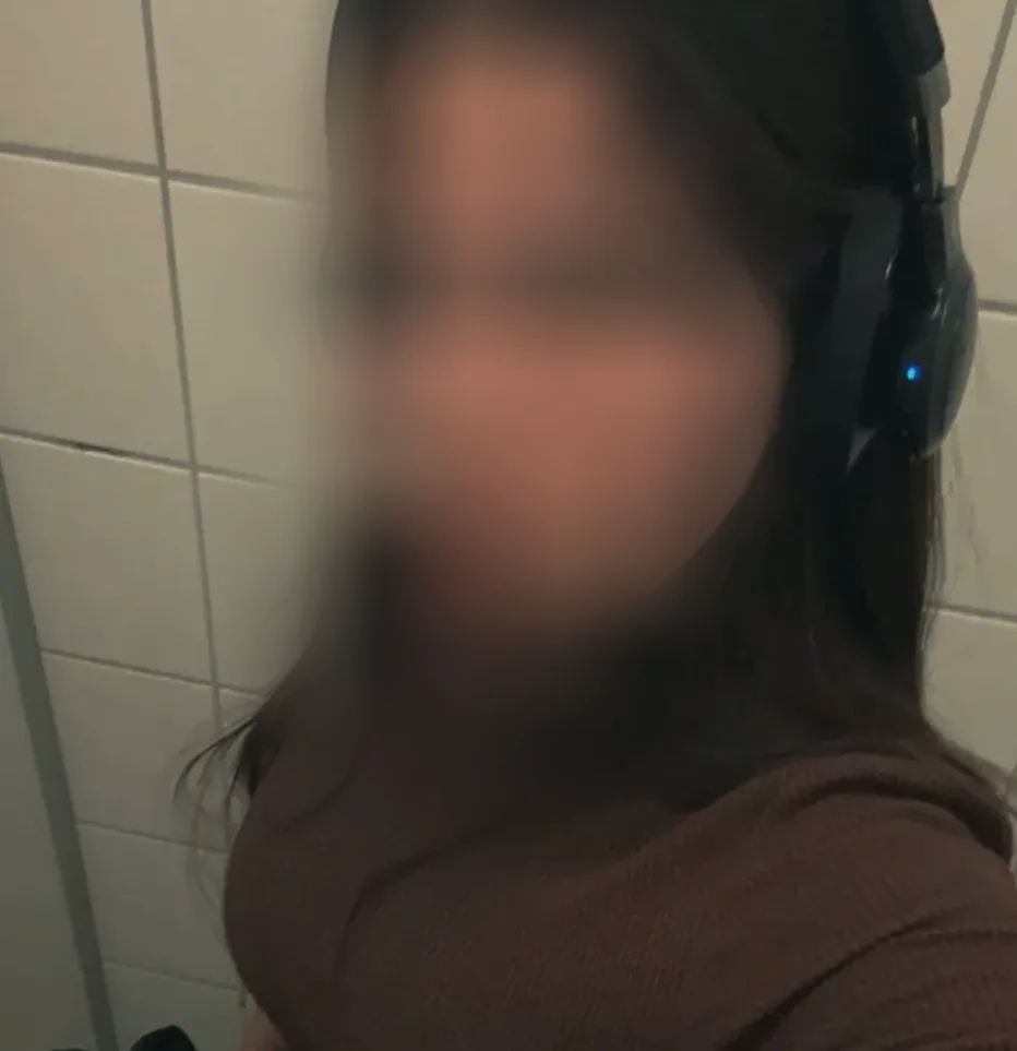 Ivett, 25