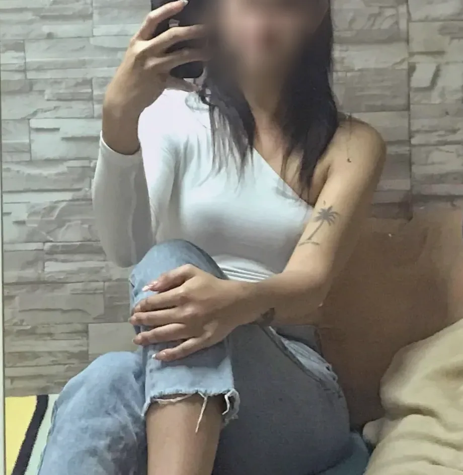 Kamilla, 32
