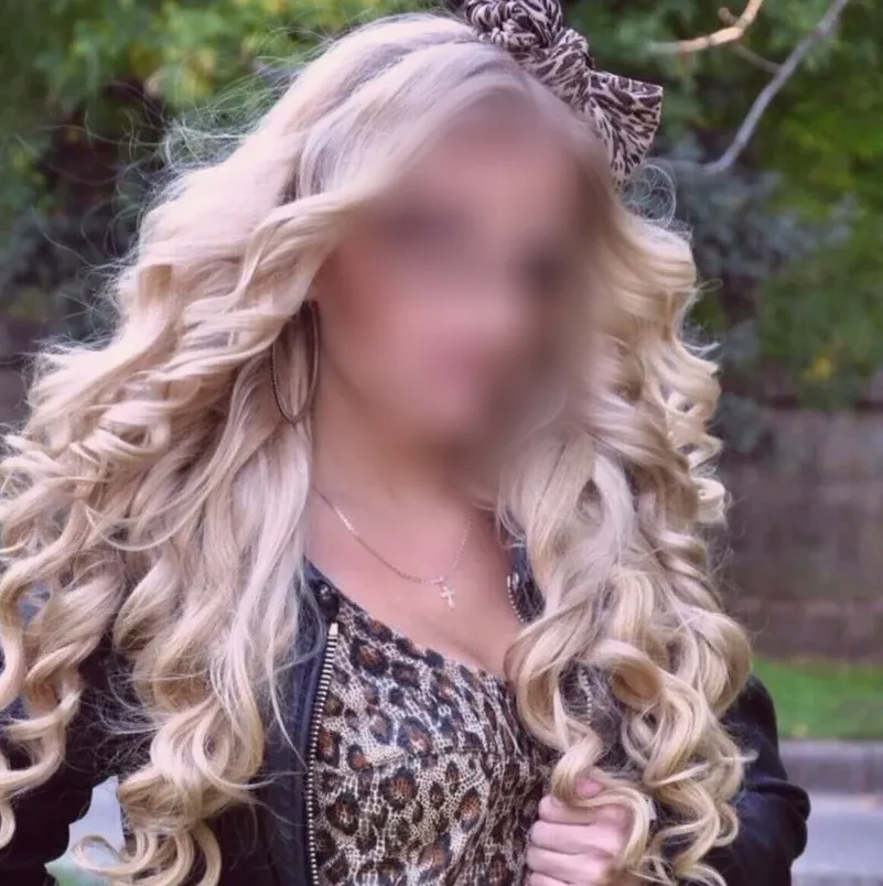Katalin, 30