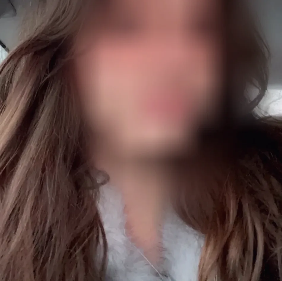 Léna, 23