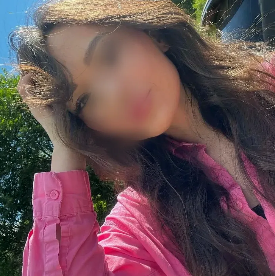 Lili, 25