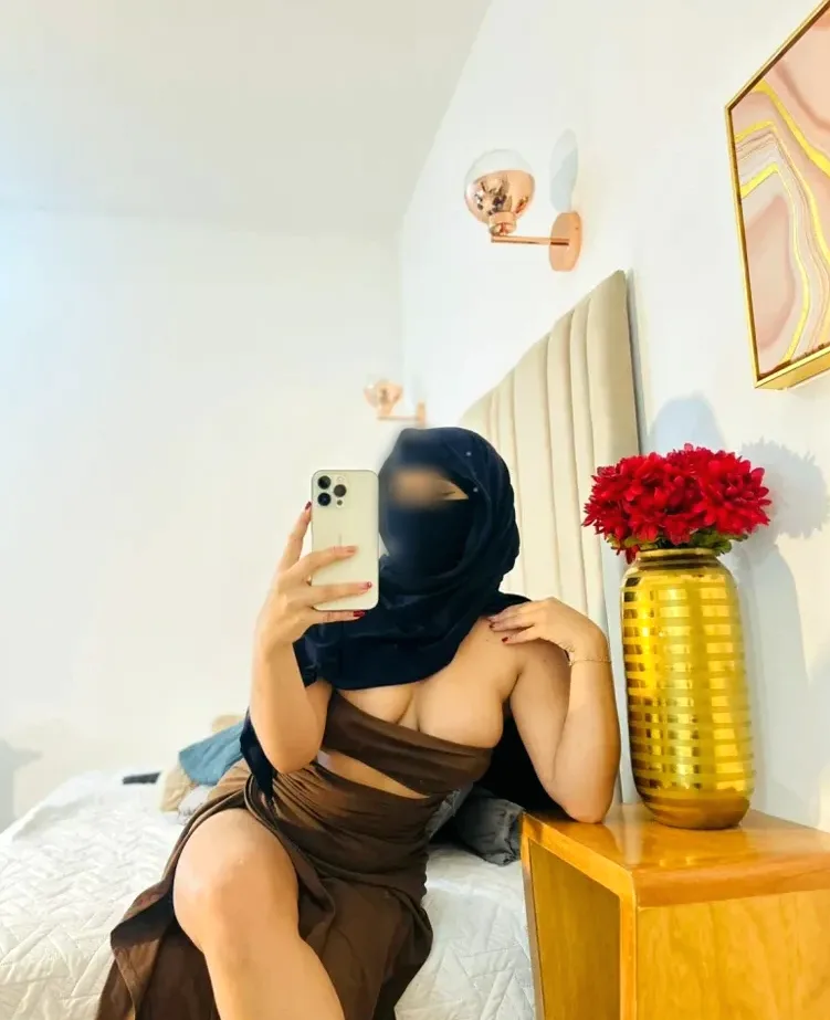 Lili, 25