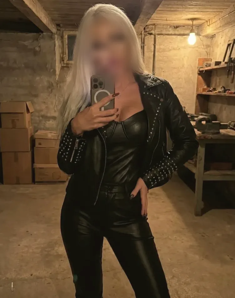 Nikoletta, 26