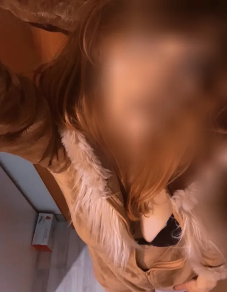 Zsóka, 24